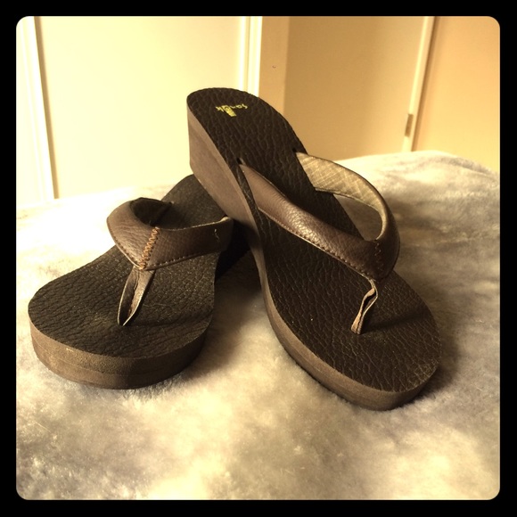 sanuk wedge flip flops